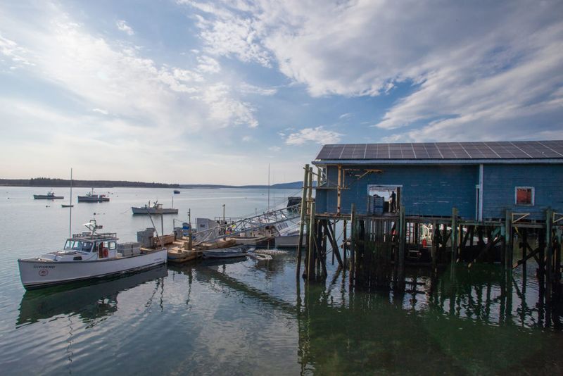 Harbor work, modern wattage