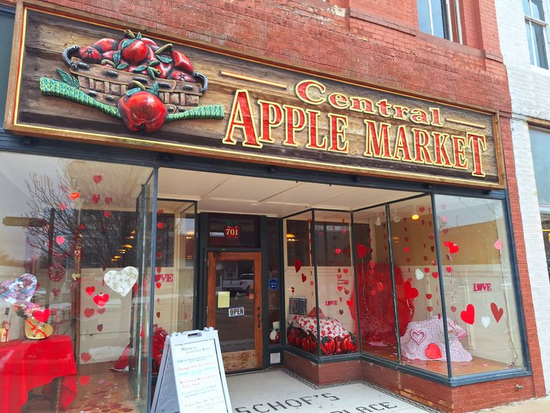 Nebraska City — Central Apple Market, 701 Central Ave, Nebraska City, NE 68410