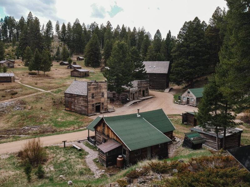 Bear Town (Beartown/Bearmouth)