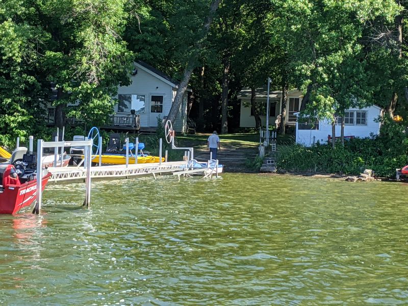 Lakeside Cabins and Cozy Stays