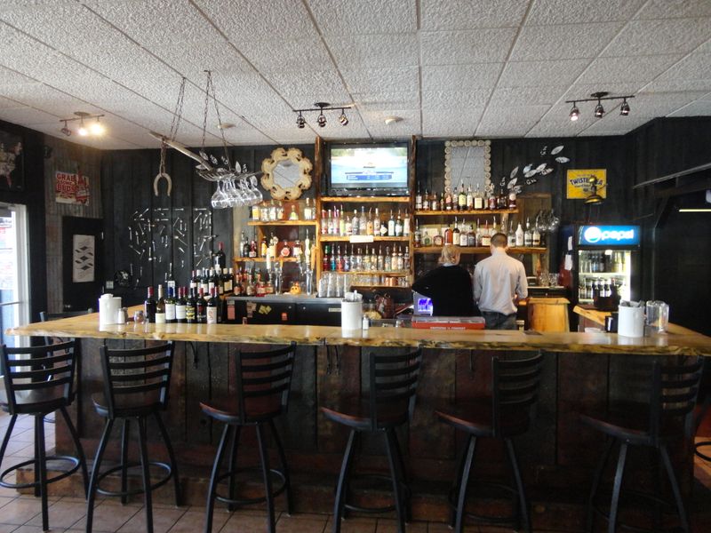 Bee's Knees Pub & Catering: Idaho Falls