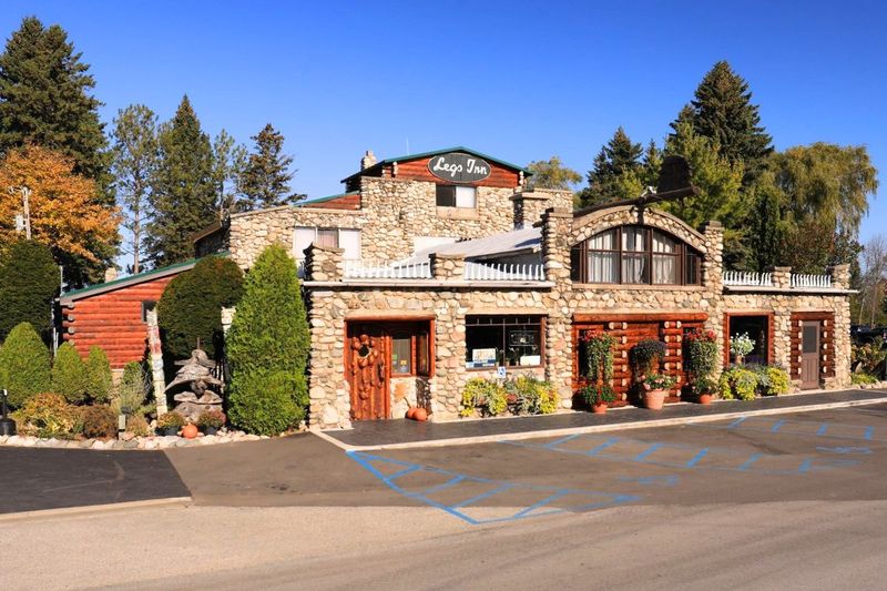 Legs Inn, Cross Village