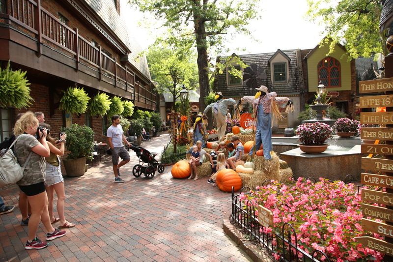 Downtown Gatlinburg Charms With Walkable Streets and Shops
