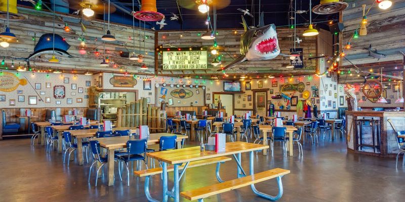 Joe's Crab Shack, Sandy