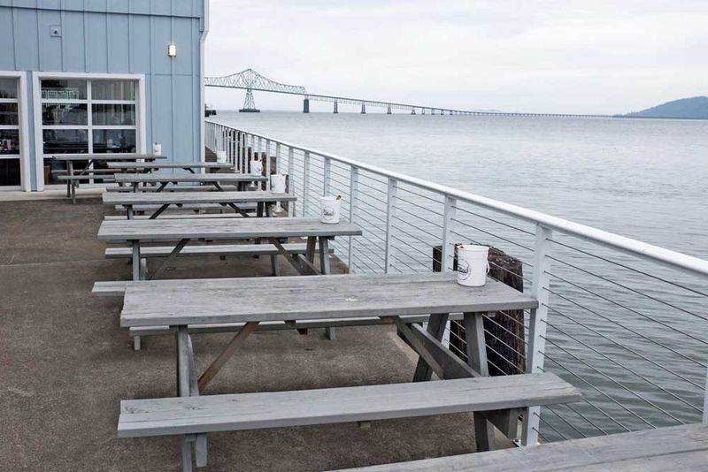 Outdoor Dining With Columbia River Views