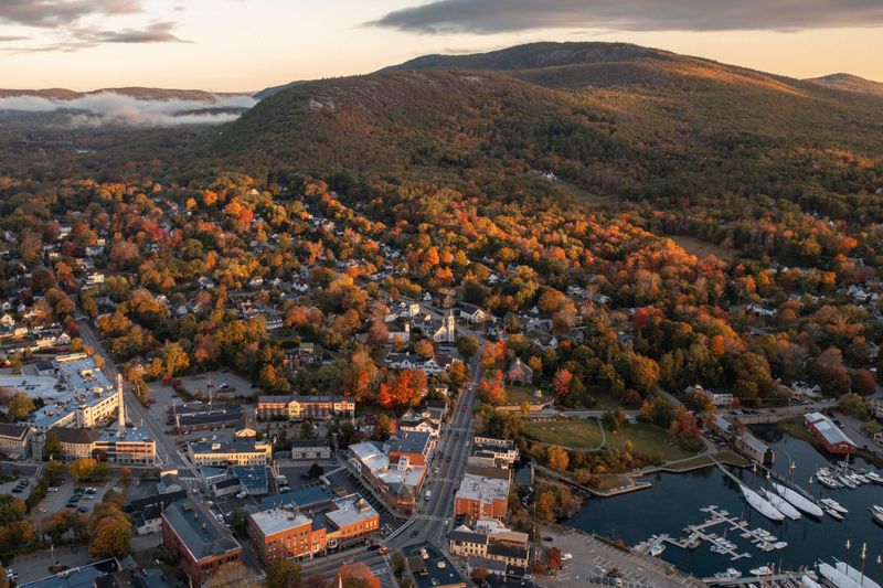 A Harbor Village Built on Community Bonds