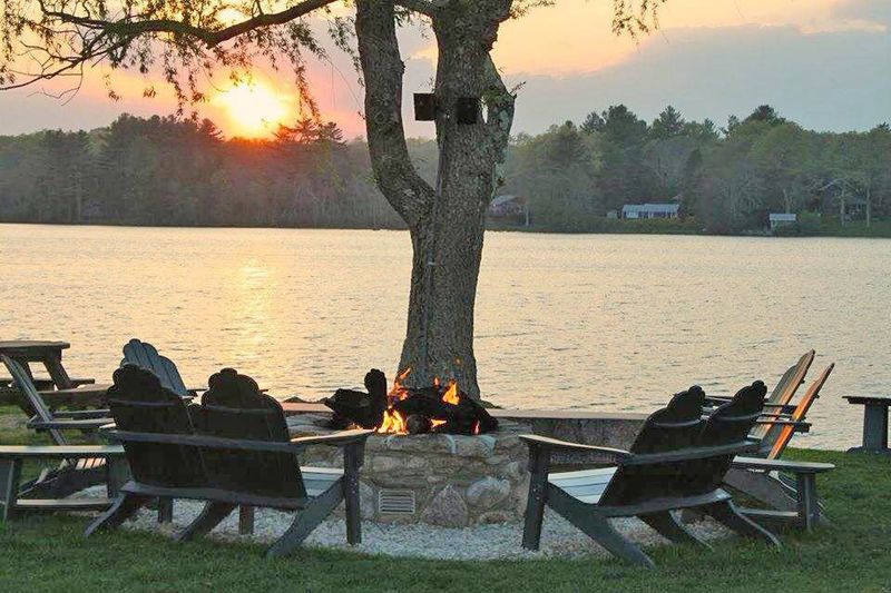 Hidden Lakeside Forest Retreat