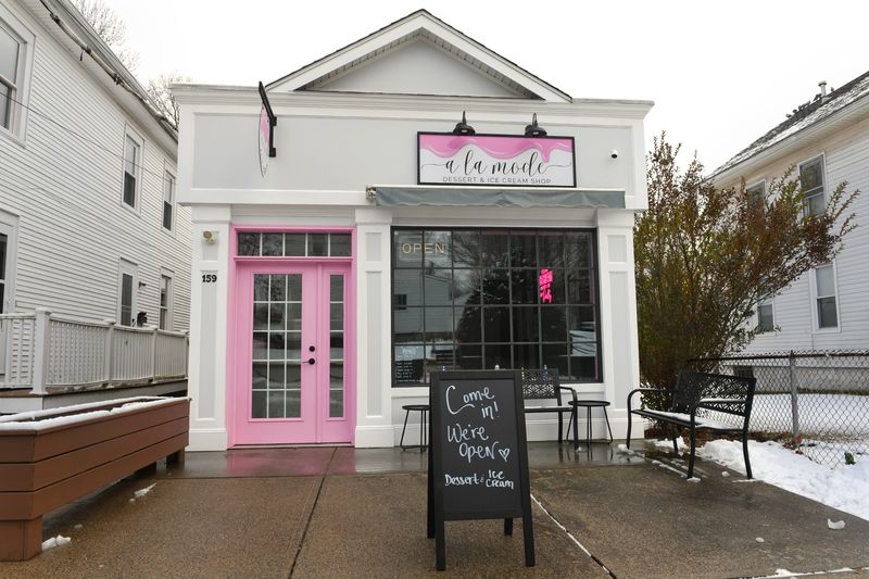 A La Mode Dessert & Ice Cream (Southington)