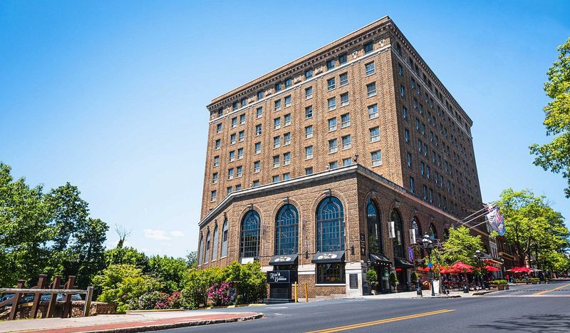 Effortless Access and Complimentary Shuttle