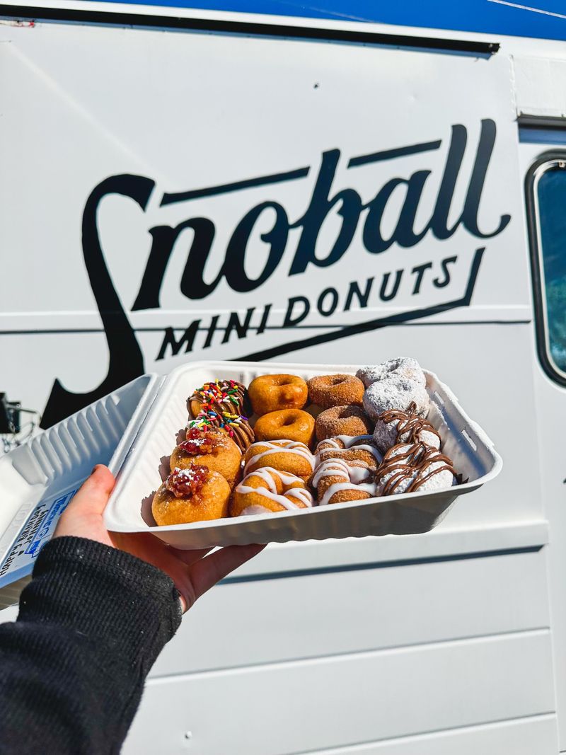 SnoBall Treats – Hot Fresh Mini Donuts and Coffee (Medford)
