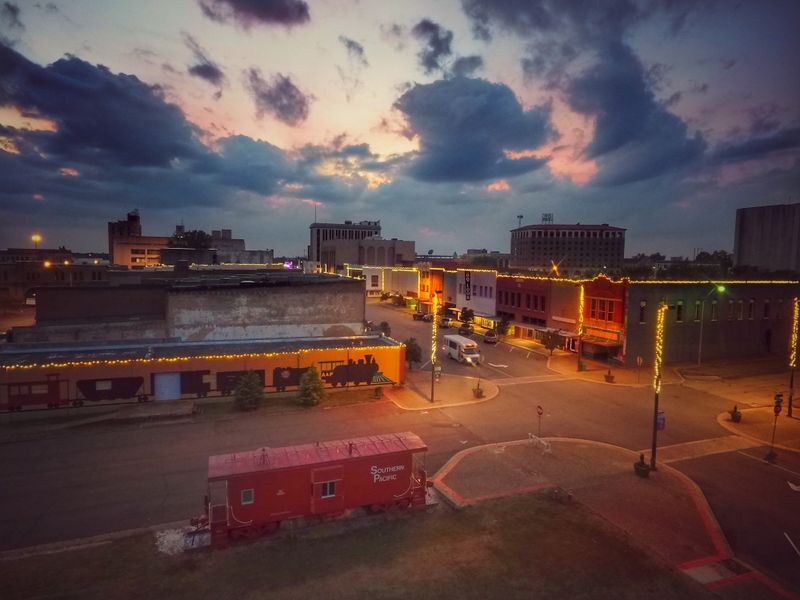 Weather That Amplifies the Atmosphere