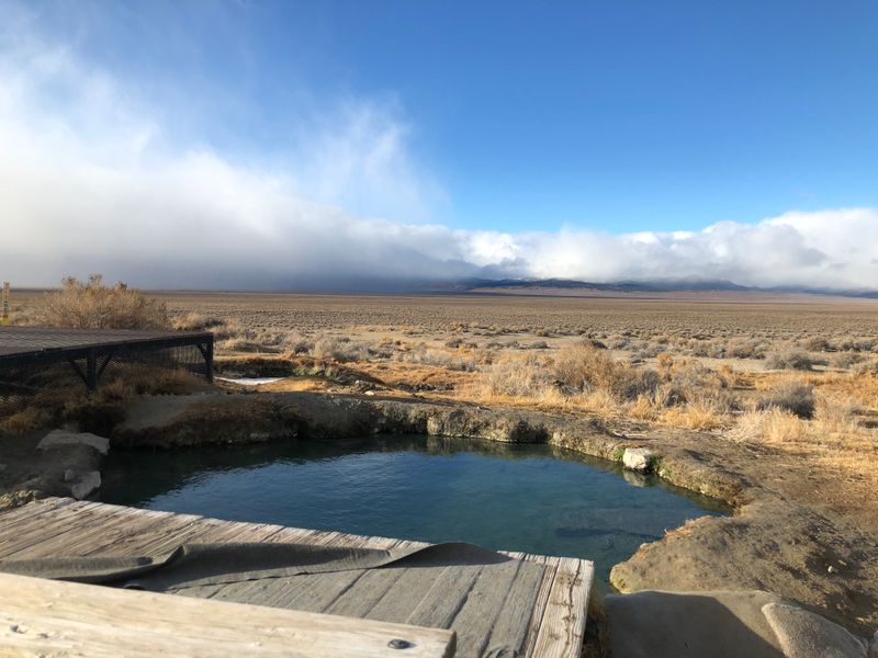 A Winter Retreat That Balances Solitude and Accessibility