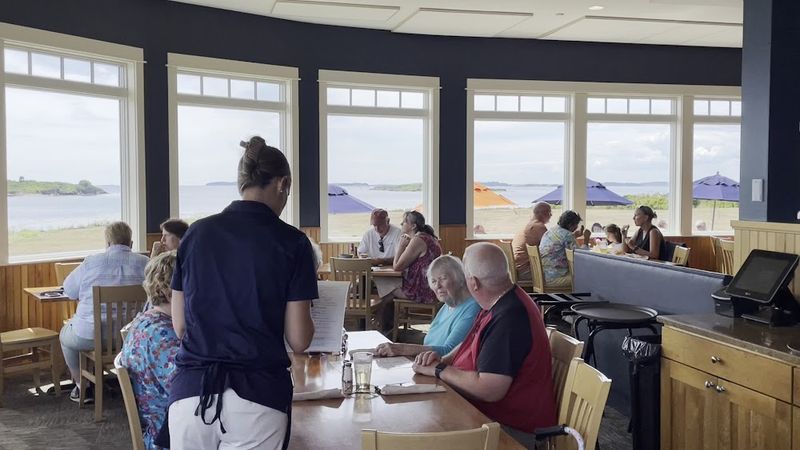 Dolphin Marina & Restaurant: Harpswell