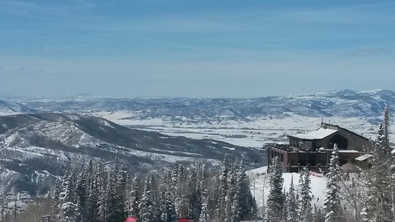 Nearby Mountain Towns With a Cozy Winter Atmosphere