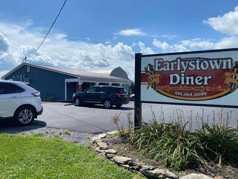 Earlystown Diner - Centre Hall