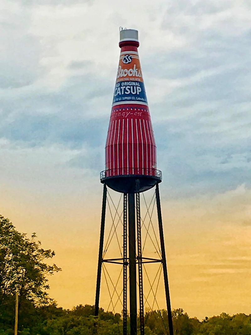 World's Largest Catsup Bottle Fun