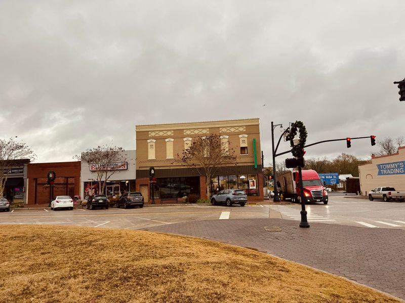 Jackson, Georgia, the square that time-traveled