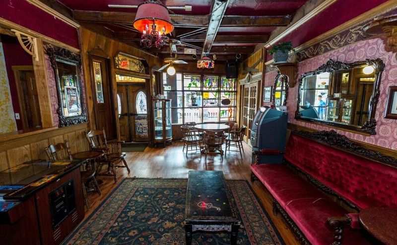 Alice Of Rooms 218 And 219