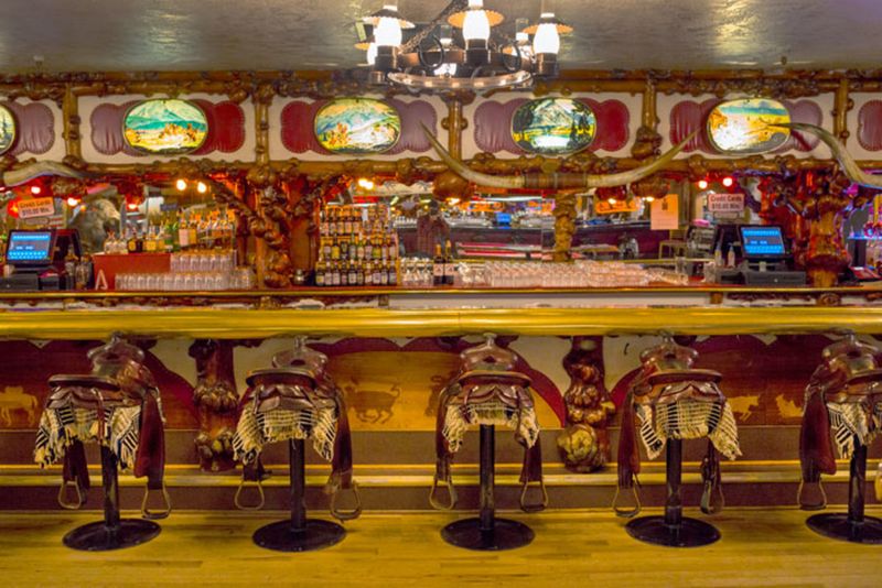 Cozy Western Dining and Nightlife