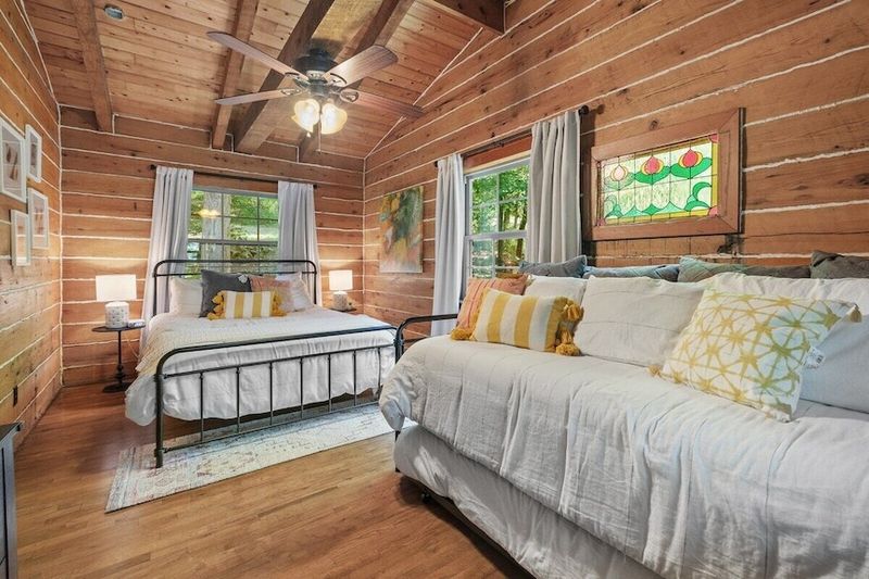 Beaver Lake Quarry Rim Retreats