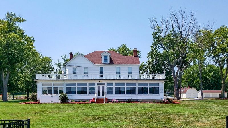 A Historic Inn Wrapped in Seasonal Details