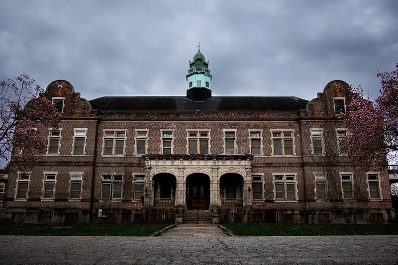 Day Tours and the Mayflower Building Museum