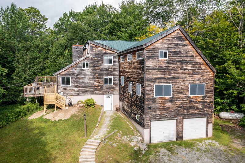 Romantic Retreat with Mountain Views and Hot Tub, Killington