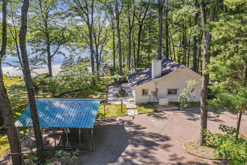 Wolf Lake Cabin Retreat in the Baldwin Woodlands