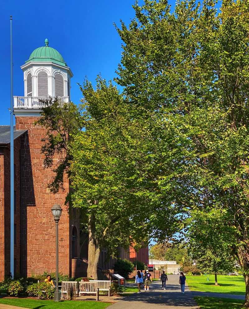 Wesleyan University’s Campus Transforming With Fall Scenery