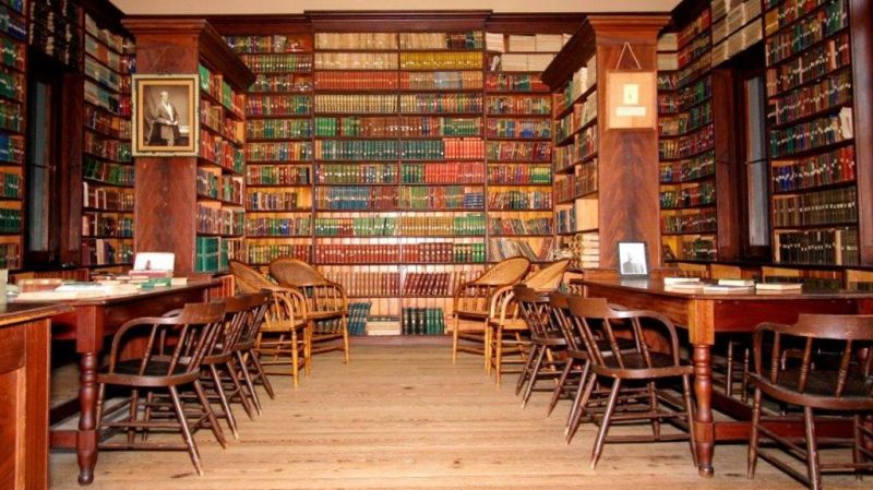 Thomas Hughes Free Public Library