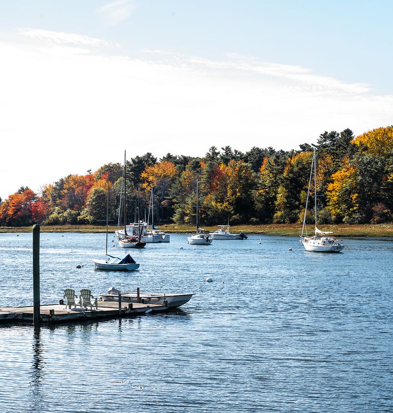 The Harbor That Mirrors the Colors of the Season