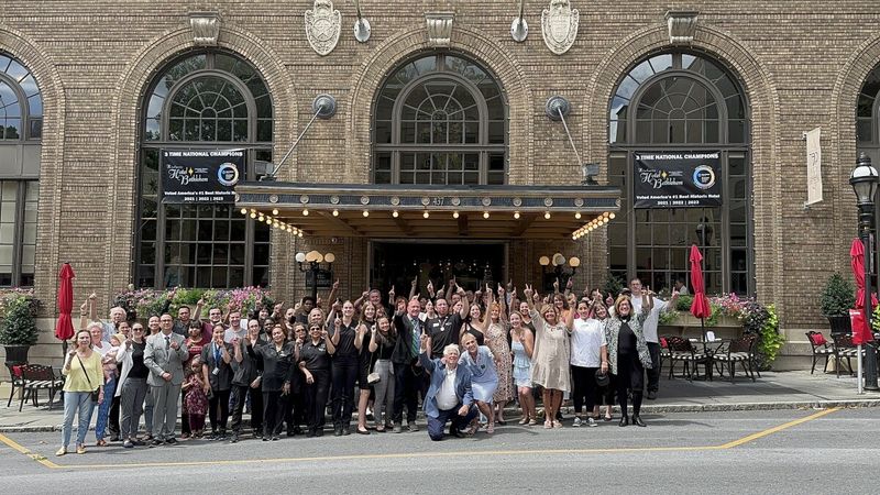 Live Music Nights and Spirited Lounge Vibes