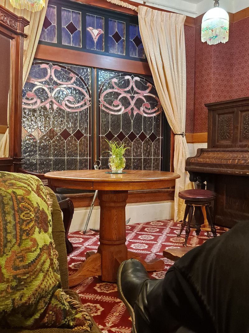 Why Travelers Still Choose This Old Building for Overnight Stays