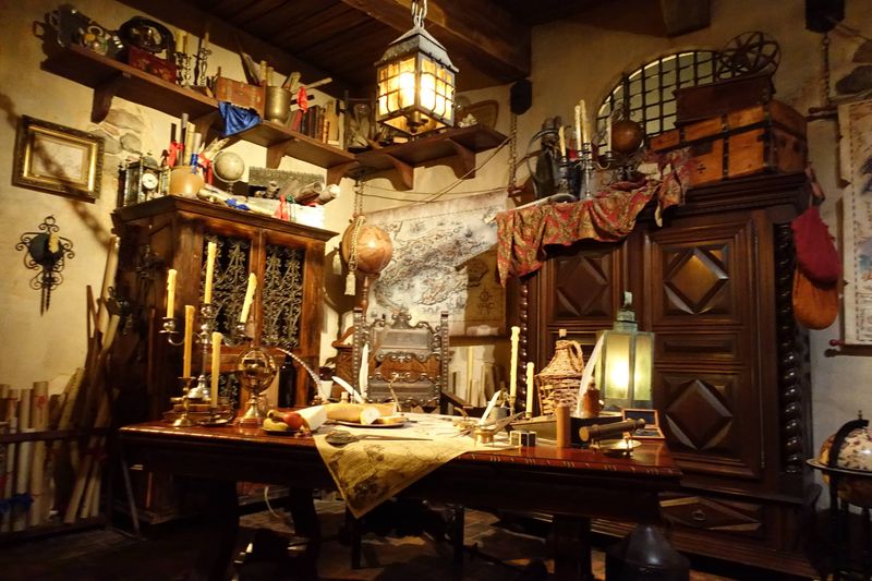 Rooms That Still Hold Their Colonial Character