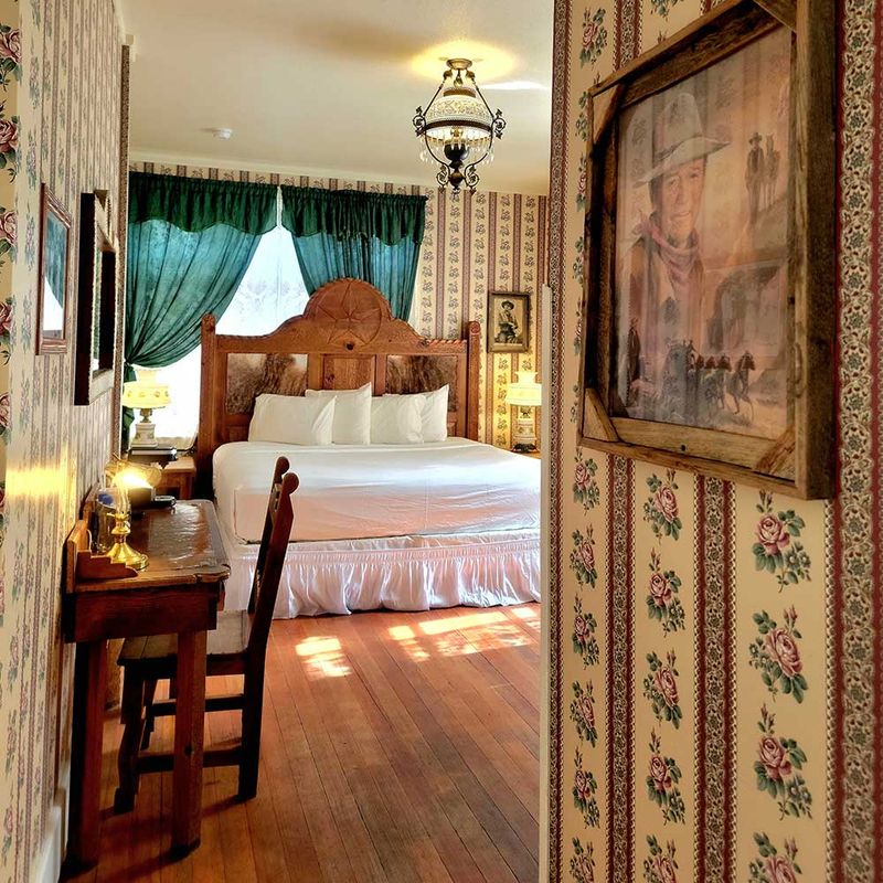 Antique Rooms That Hold Their Original Character