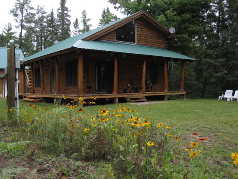 Hiawatha’s Hideaway Cabins in the Munising Forests