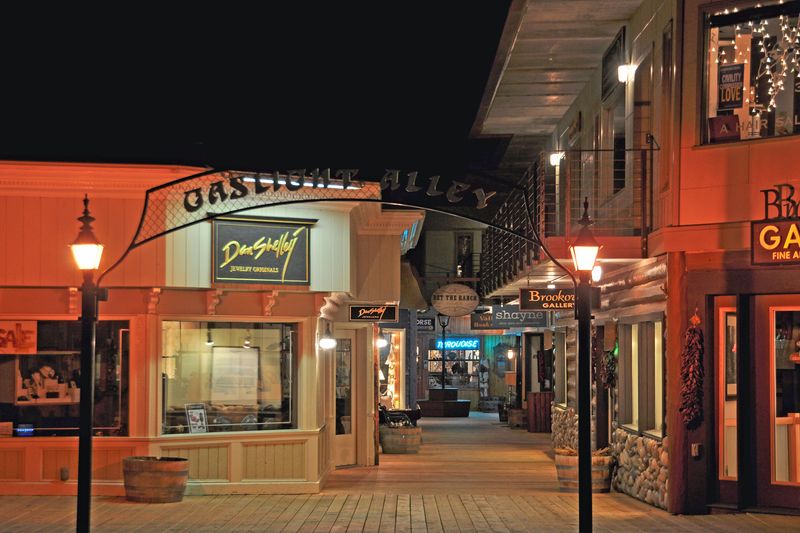 Jackson: Gaslight Alley