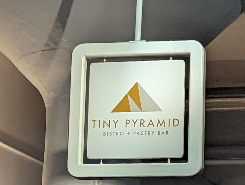 Tiny Pyramid (Honolulu, O?ahu)