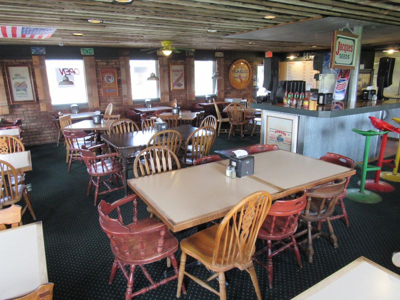 Bett & Bev's BBQ (Perry)