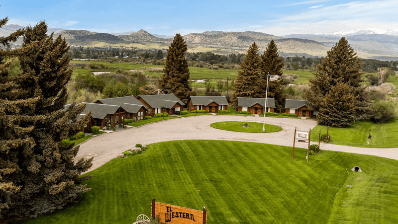 El Western Cabins & Lodges (Ennis)