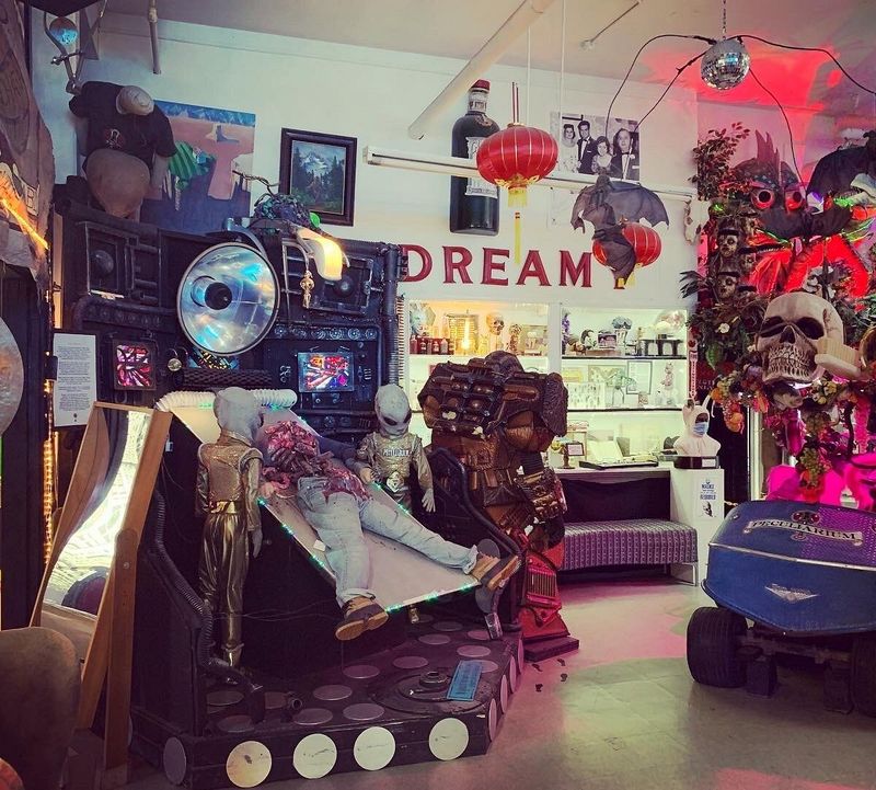 Freakybuttrue Peculiarium and Museum