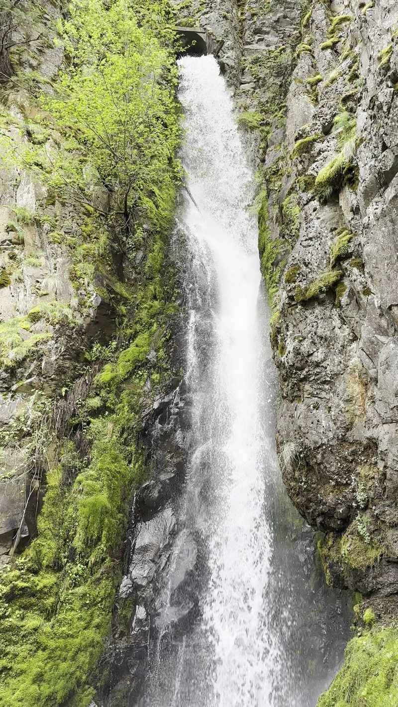 Hole in the Wall Falls