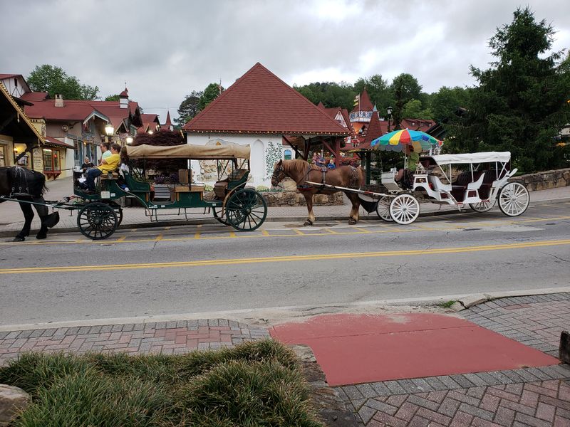 Helen’s Unique Christmas Parade, Traditional and Charming