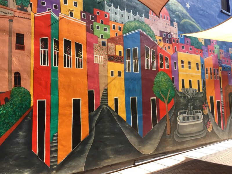 Murals by the Creek: Las Calles de Guanajuato