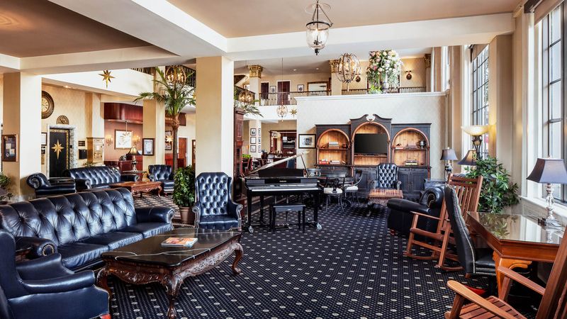 Curated Art and Gallery Walkthroughs