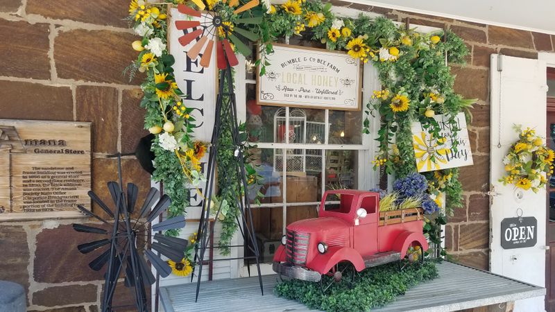 Afternoon Stop: Sweets and Handcrafts