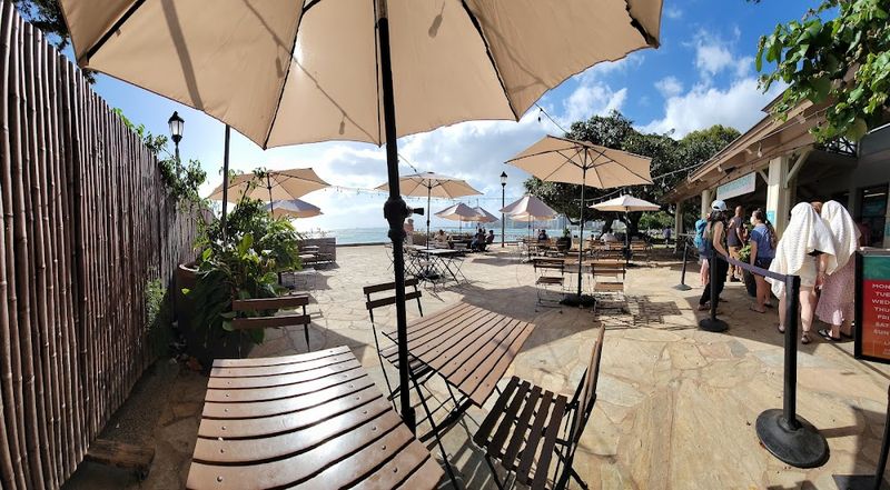 Barefoot Beach Cafe @ Queen’s Surf Beach