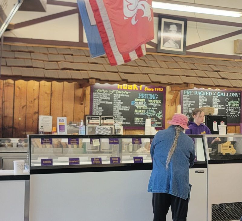 Husky Deli & Catering & Ice Cream