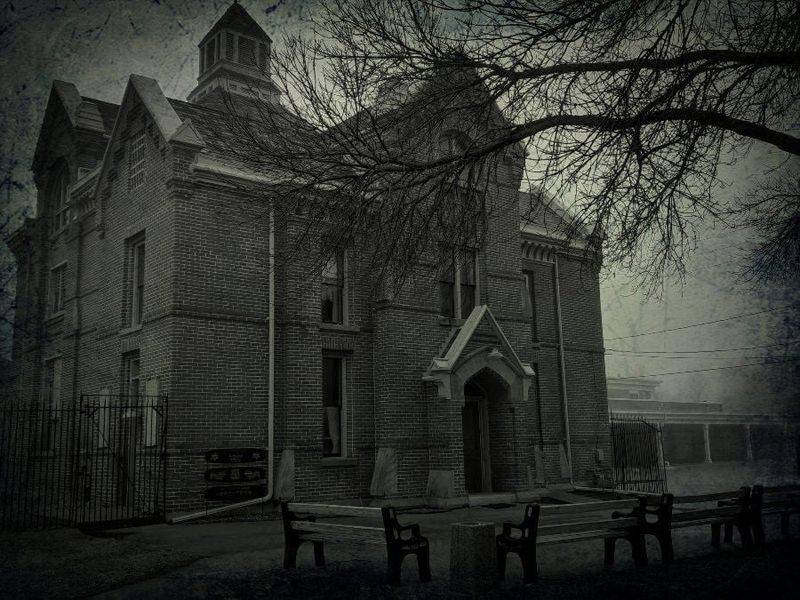 Squirrel Cage Jail: Council Bluffs