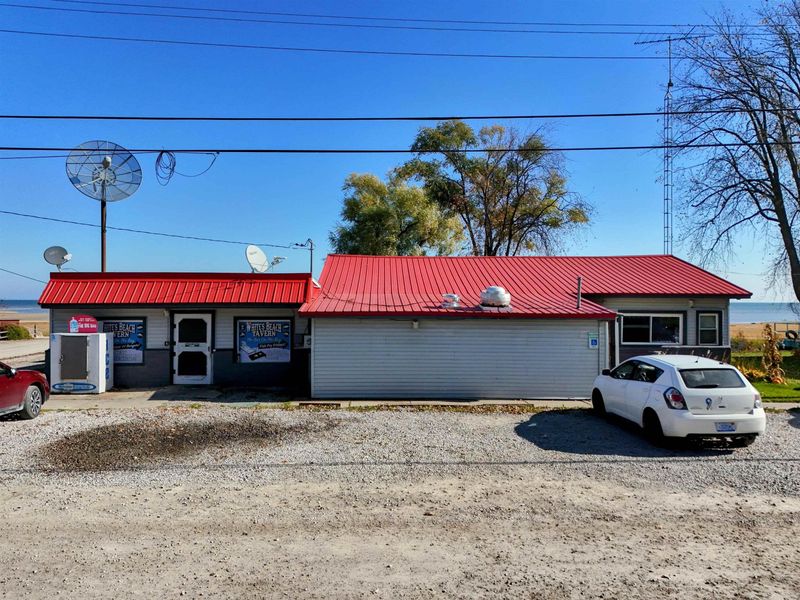 Waterfront Setting and Seasonal Mood